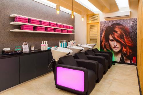 Bounce-Salon-at-Jubilee-Hills-Hyderabad-3